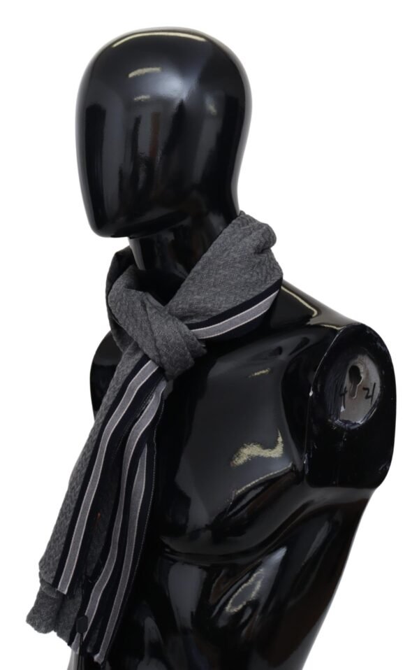 Missoni Elegant Gray Wool Scarf with Signature Stripes - Image 2