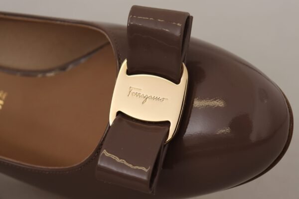 Salvatore Ferragamo Elegant Caraway Brown Pumps with Vara Bow - Image 5