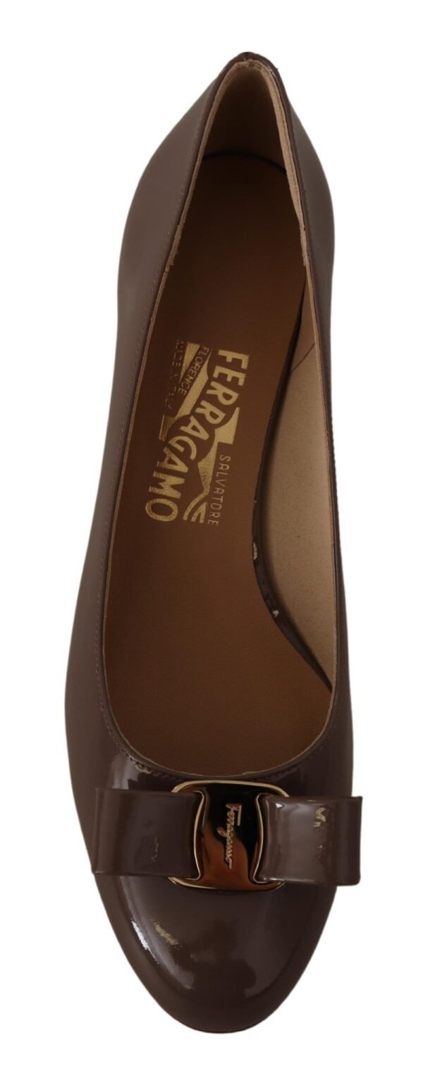 Salvatore Ferragamo Elegant Caraway Brown Pumps with Vara Bow - Image 7