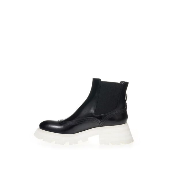 Alexander McQueen Elegant Leather Boots in Timeless Black - Image 2