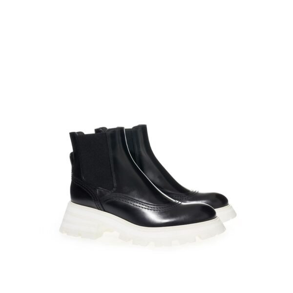 Alexander McQueen Elegant Leather Boots in Timeless Black - Image 3